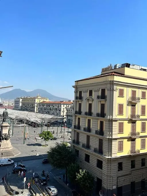 Casa Sulla Stazione Centrale Napoli